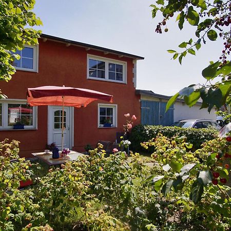 Zentral Aber Ruhig, Terrasse Mit Viel Gruen - Strandnahes Ferienhaus Luki Gohren Bagian luar foto
