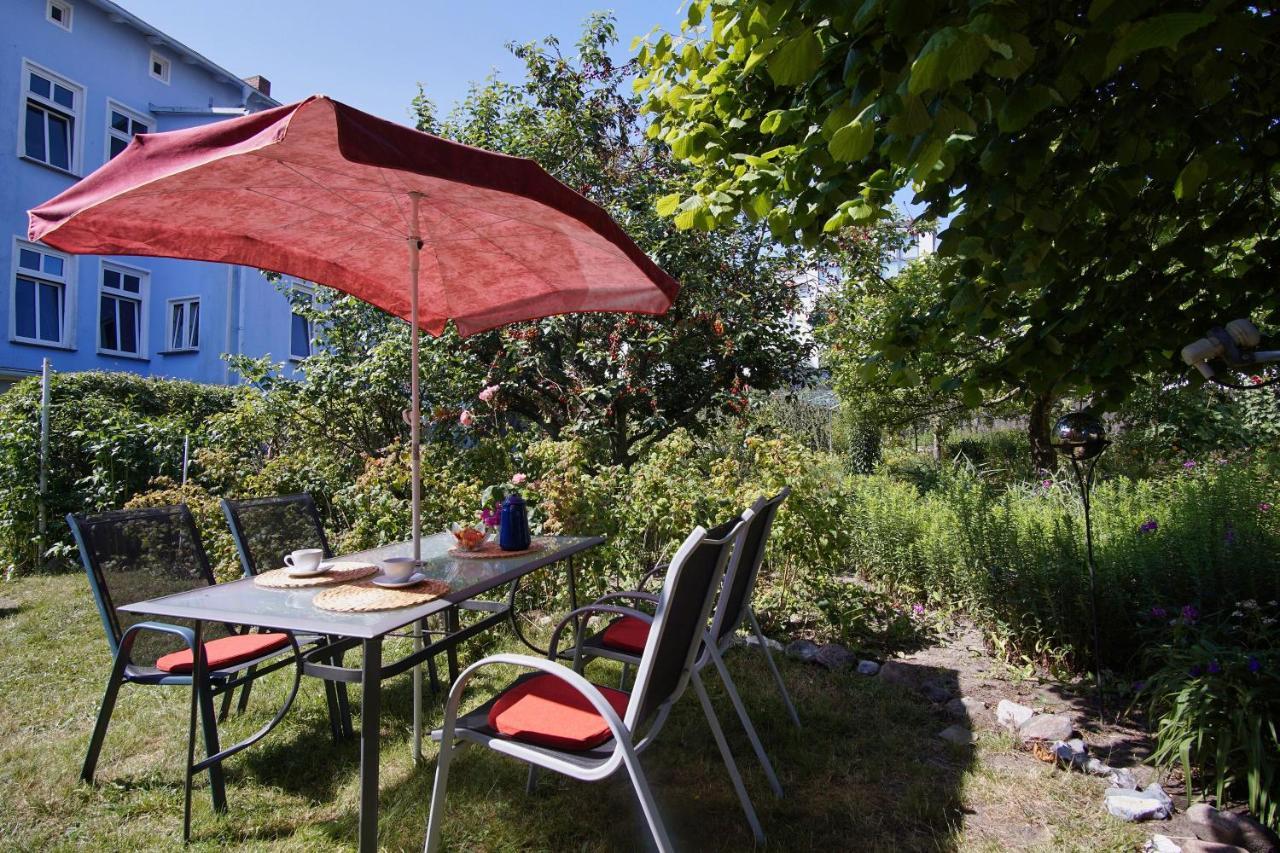 Zentral Aber Ruhig, Terrasse Mit Viel Gruen - Strandnahes Ferienhaus Luki Gohren Bagian luar foto