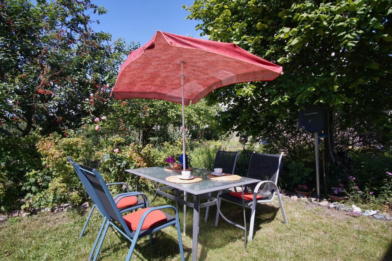 Zentral Aber Ruhig, Terrasse Mit Viel Gruen - Strandnahes Ferienhaus Luki Gohren Bagian luar foto