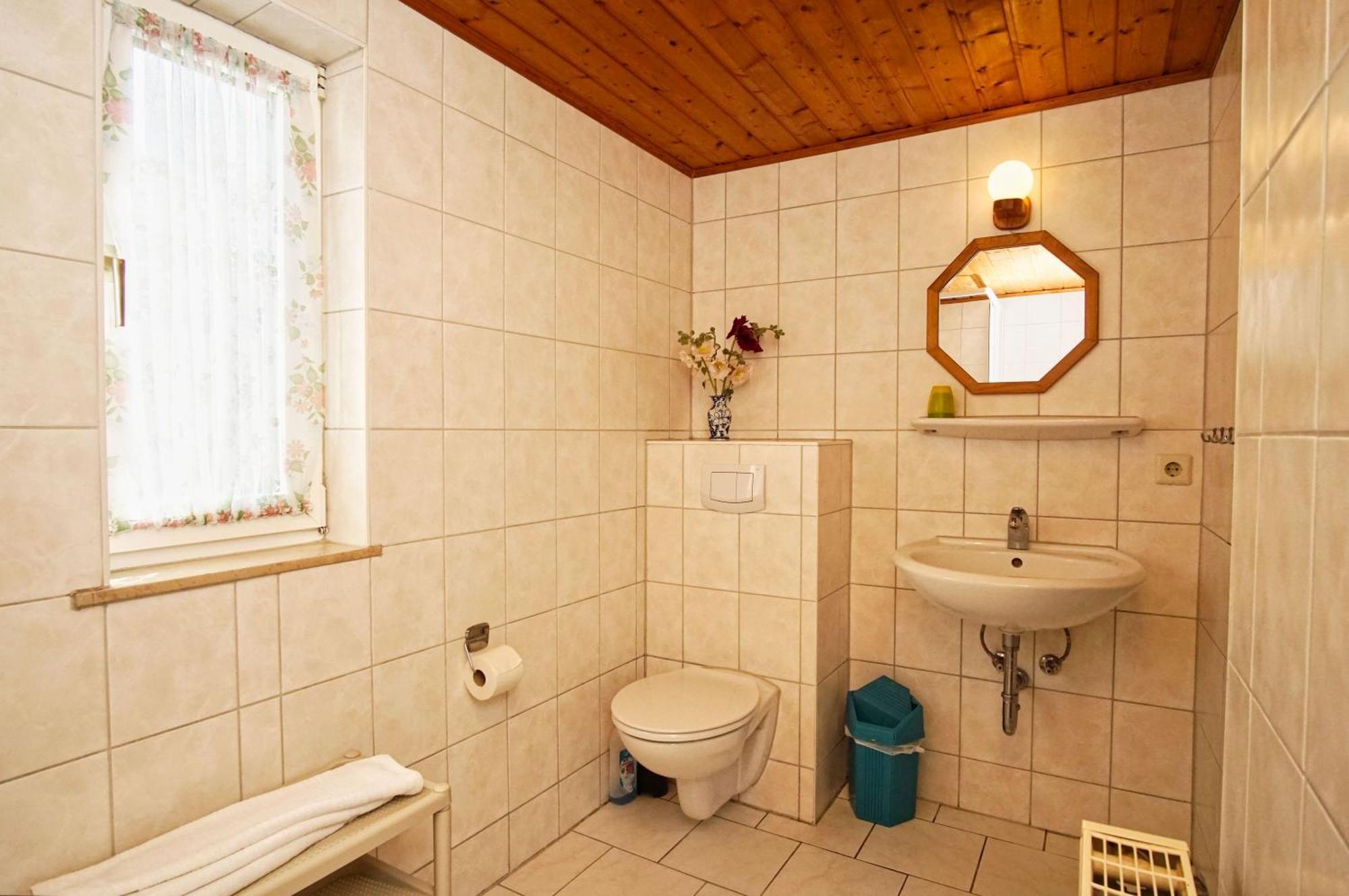 Zentral Aber Ruhig, Terrasse Mit Viel Gruen - Strandnahes Ferienhaus Luki Gohren Bagian luar foto
