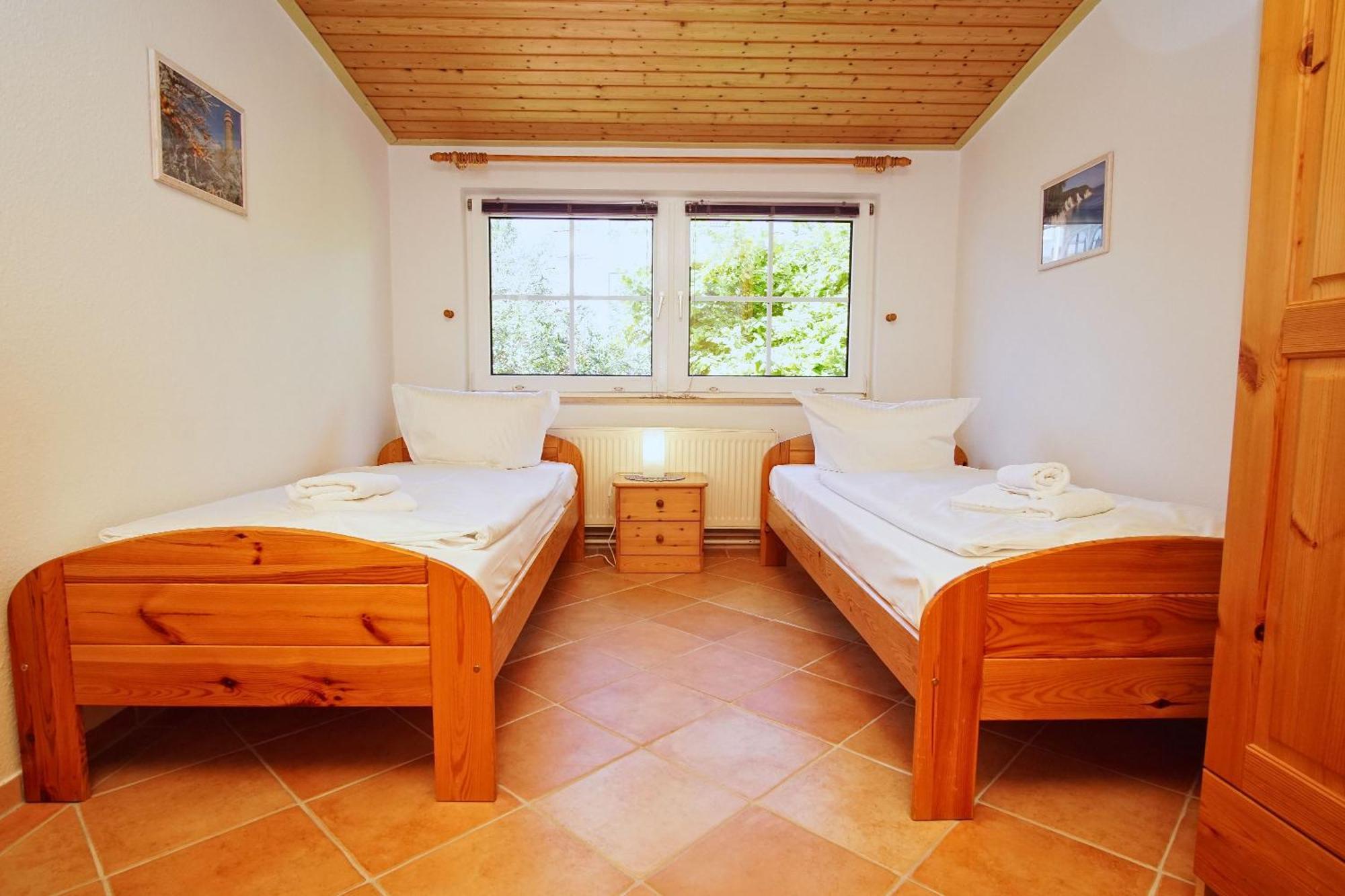 Zentral Aber Ruhig, Terrasse Mit Viel Gruen - Strandnahes Ferienhaus Luki Gohren Bagian luar foto
