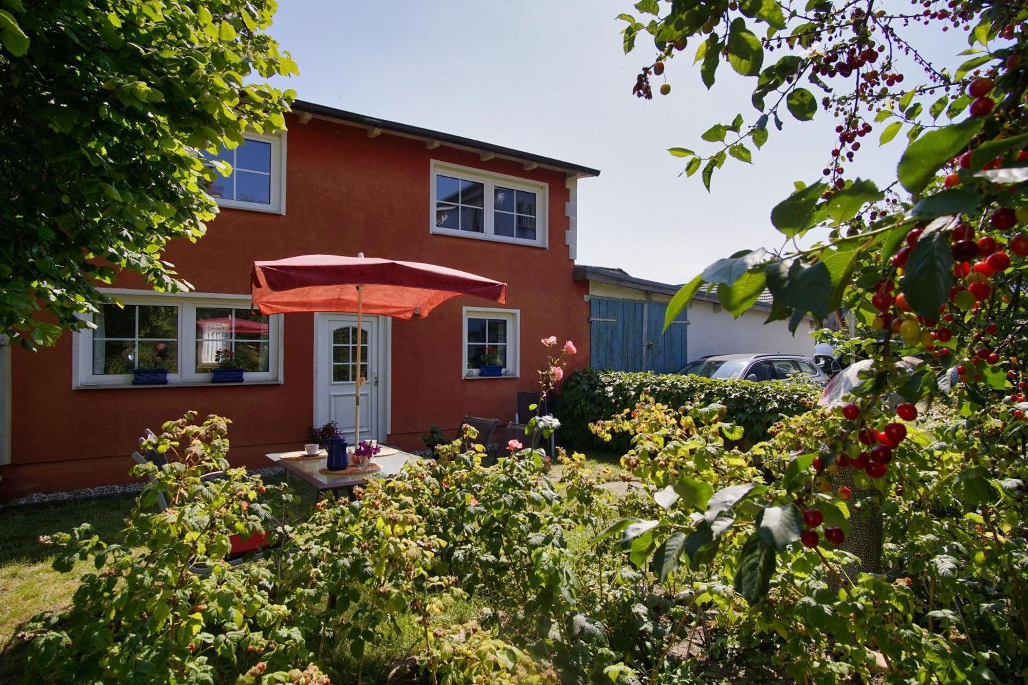 Zentral Aber Ruhig, Terrasse Mit Viel Gruen - Strandnahes Ferienhaus Luki Gohren Bagian luar foto